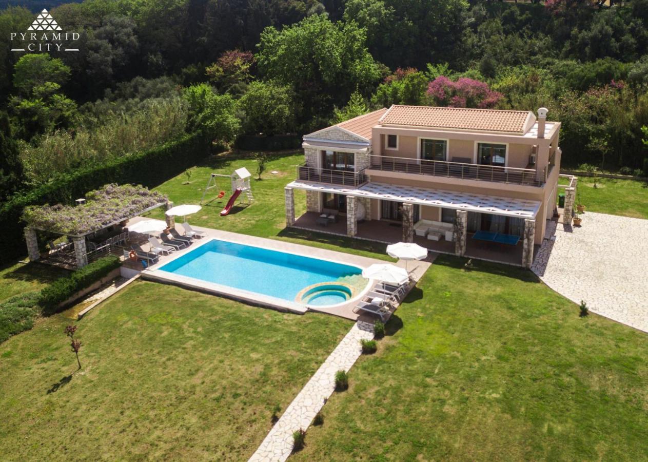 Luxury Villa Hera - Beachfront Roda (Corfu) Exterior foto