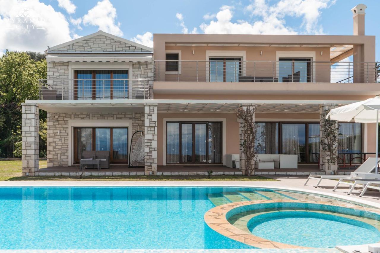 Luxury Villa Hera - Beachfront Roda (Corfu) Exterior foto